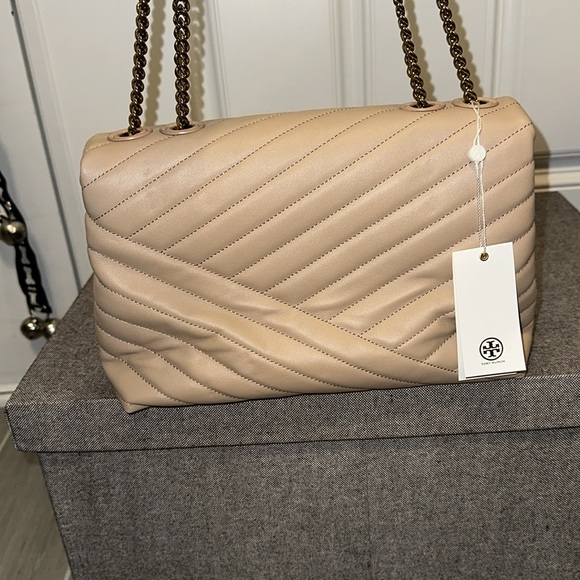 NWT Tory Burch Kira Chevron Convertible Shoulder Bag. Devon Sand. - Picture 2 of 7
